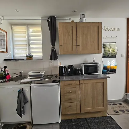Studio De 23 M² Au Centre De Montfort L'amaury *