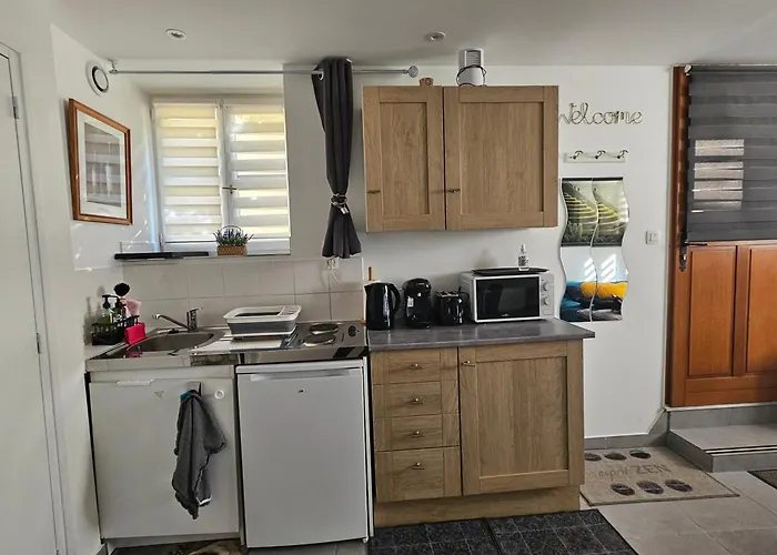 Studio De 23 M² Au Centre De Montfort L'amaury *